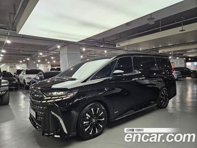 Toyota Alphard — фото 1