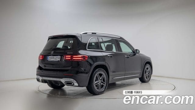 Mercedes-Benz GLB-Class — фото 1