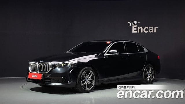 BMW 5 Series — фото 1