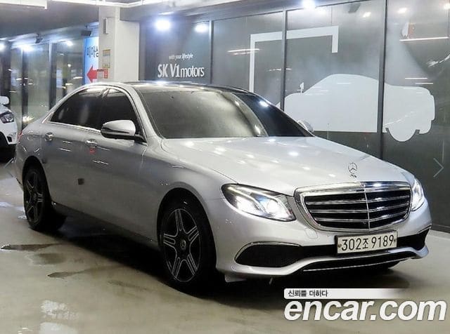 Mercedes-Benz E-Class — фото 1