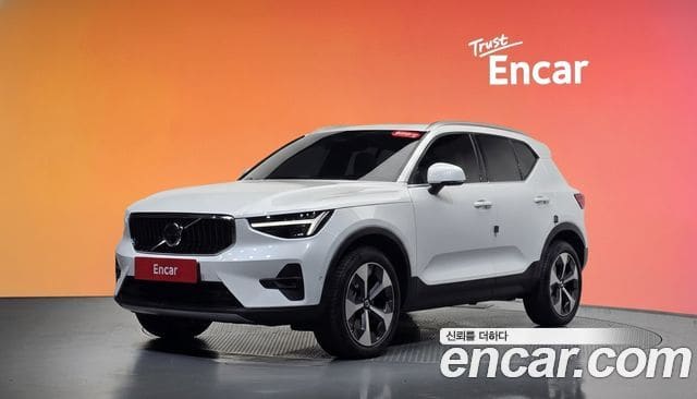 Volvo XC40 — фото 1