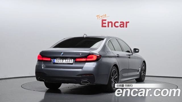 BMW 5 Series — фото 1