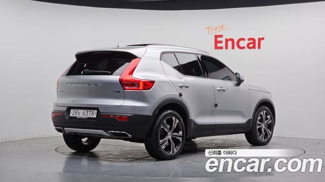 Volvo XC40 — фото 1