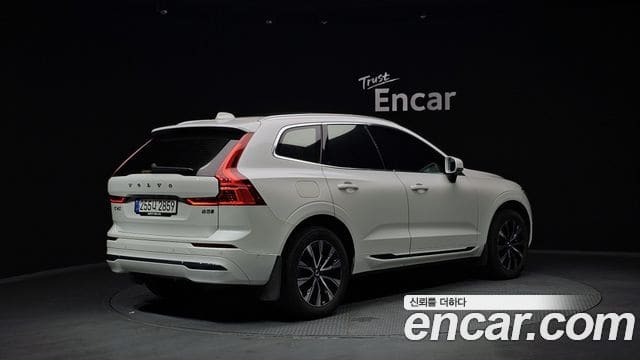 Volvo XC60 — фото 1