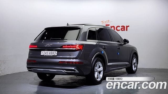 Audi Q7 — фото 1