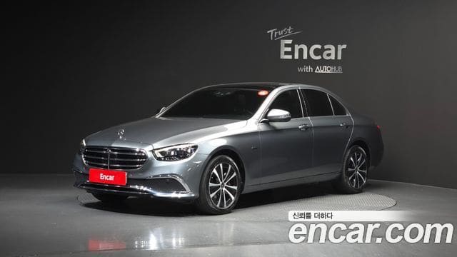 Mercedes-Benz E-Class — фото 1