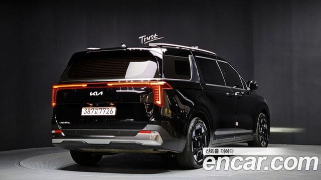 Kia Carnival — фото 1