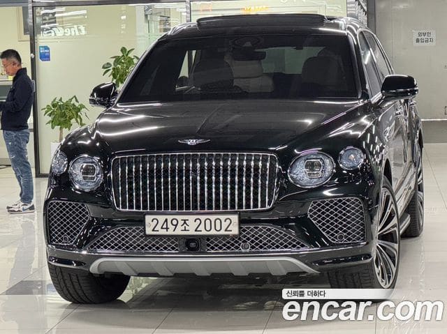Bentley Bentayga — фото 1