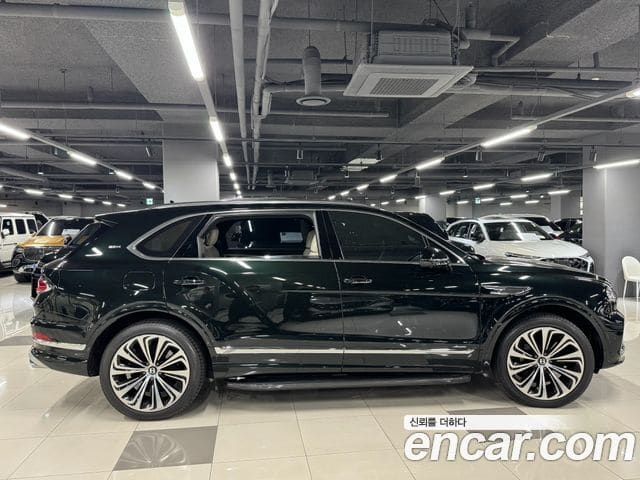 Bentley Bentayga — фото 1