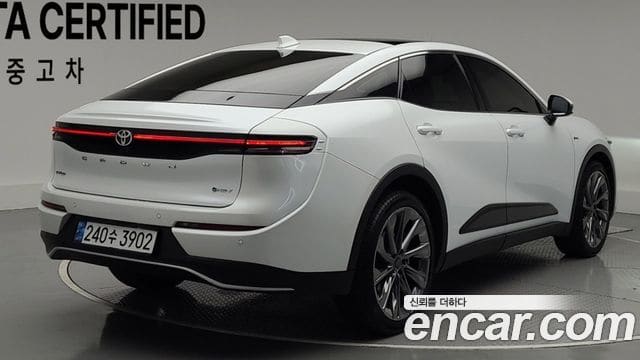 Toyota Crown Crossover — фото 1