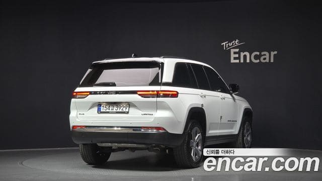 Jeep Grand Cherokee — фото 1