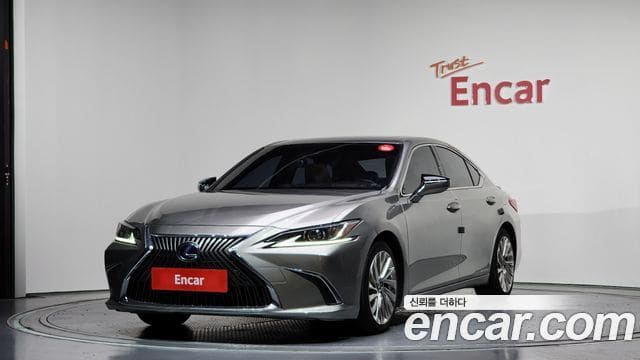 Lexus ES300h — фото 1