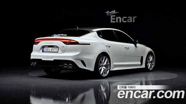 Kia Stinger — фото 1
