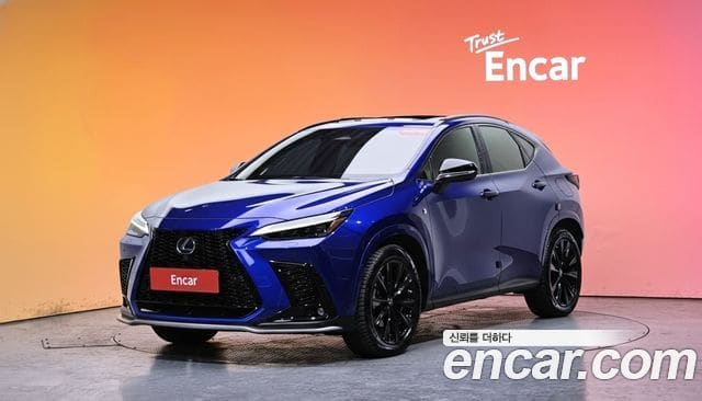 Lexus NX450h+ — фото 1