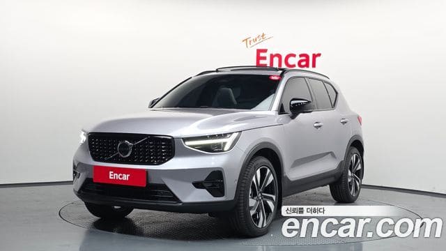 Volvo XC40 — фото 1
