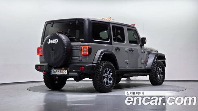 Jeep Wrangler — фото 1
