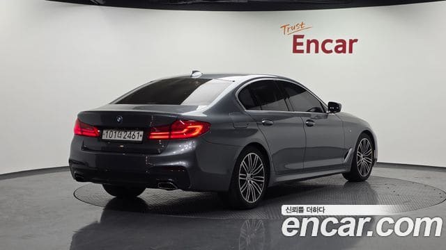 BMW 5 Series — фото 1