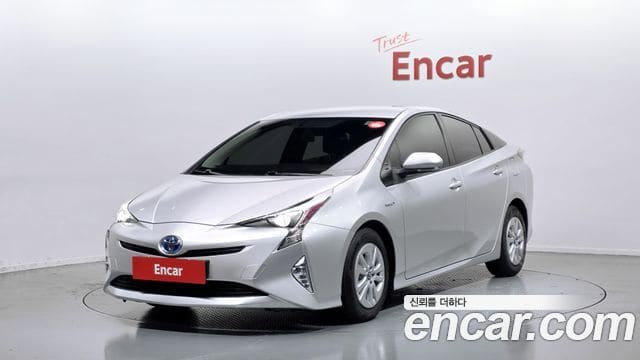 Toyota Prius — фото 1