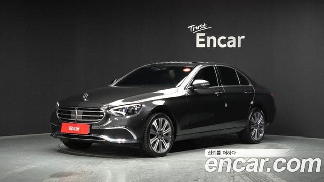 Mercedes-Benz E-Class — фото 1