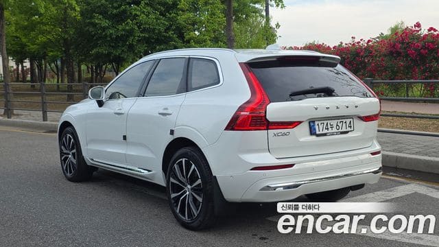 Volvo XC60 — фото 1