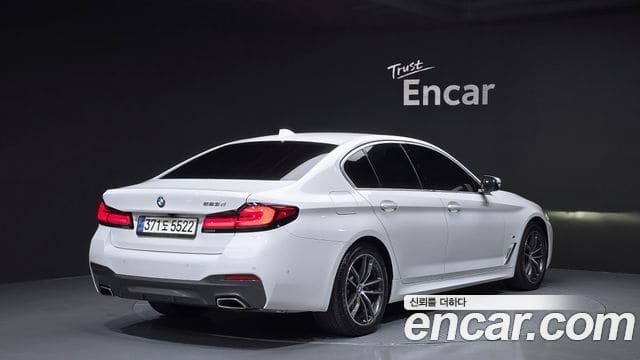BMW 5 Series — фото 1