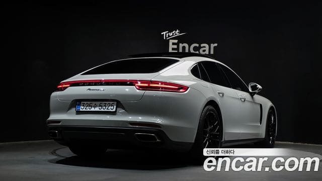 Porsche Panamera — фото 1