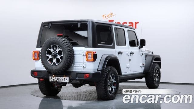 Jeep Wrangler — фото 1