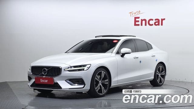 Volvo S60 — фото 1