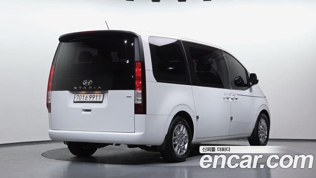 Hyundai Staria — фото 1