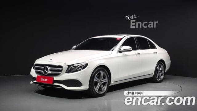 Mercedes-Benz E-Class — фото 1