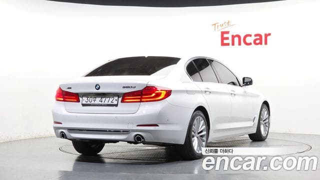 BMW 5 Series — фото 1