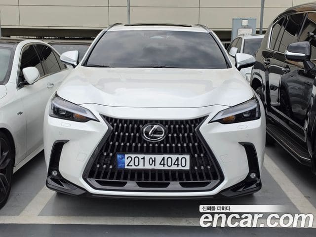 Lexus NX350h — фото 1