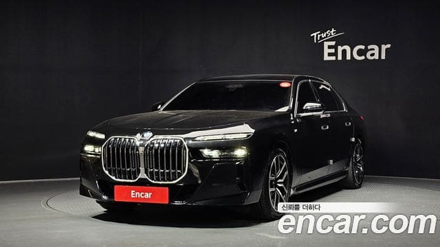 BMW 7 Series — фото 1