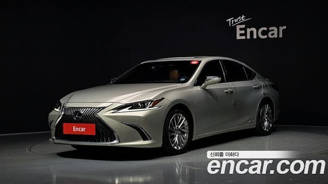 Lexus ES300h — фото 1