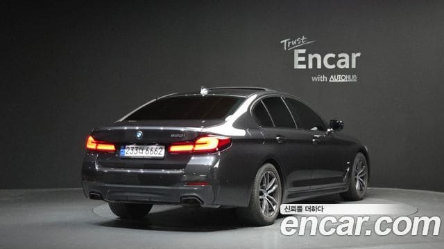 BMW 5 Series — фото 1