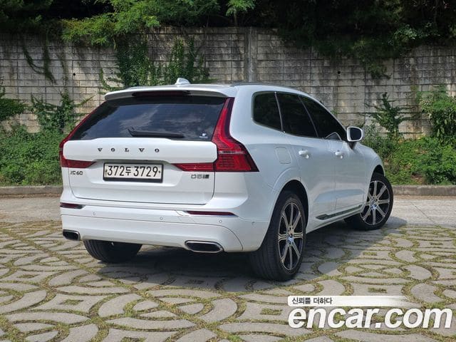 Volvo XC60 — фото 1