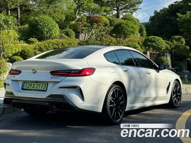 BMW 8 Series — фото 1