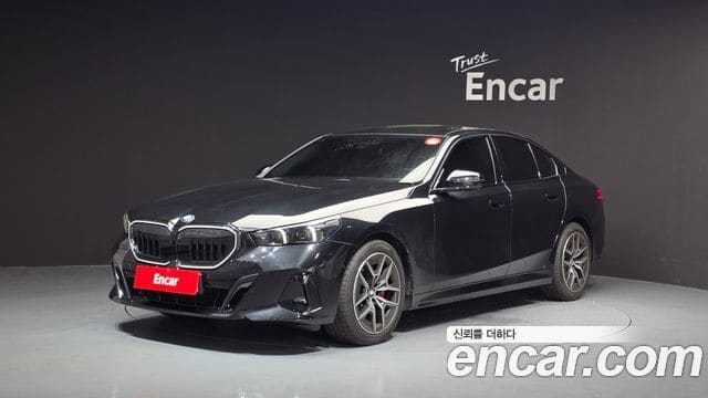 BMW 5 Series — фото 1