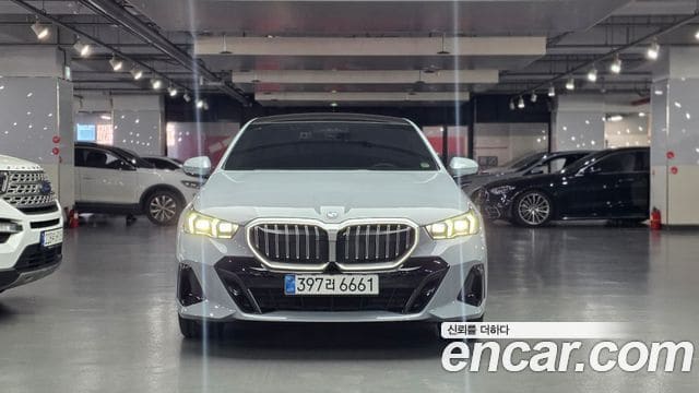 BMW 5 Series — фото 1