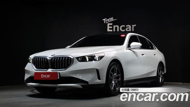 BMW 5 Series — фото 1