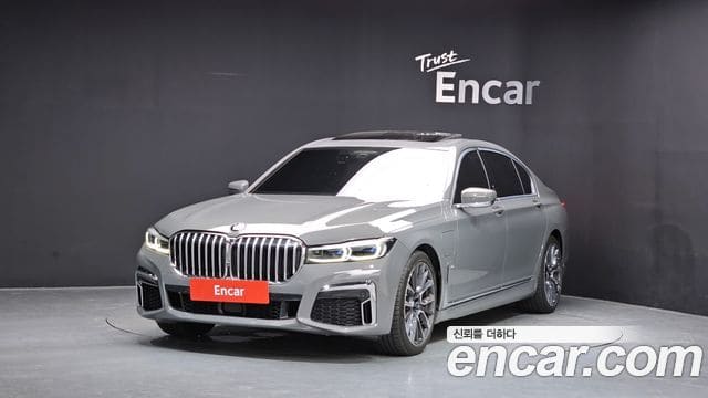 BMW 7 Series — фото 1