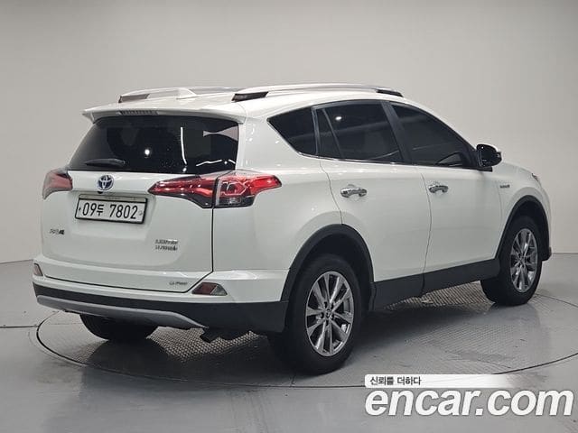 Toyota RAV4 — фото 1