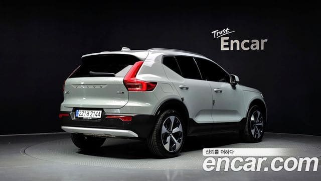 Volvo XC40 — фото 1