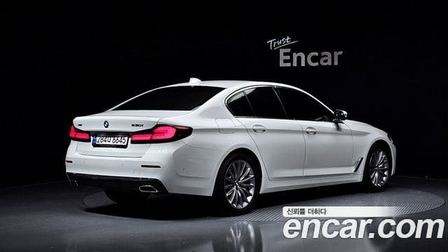 BMW 5 Series — фото 1