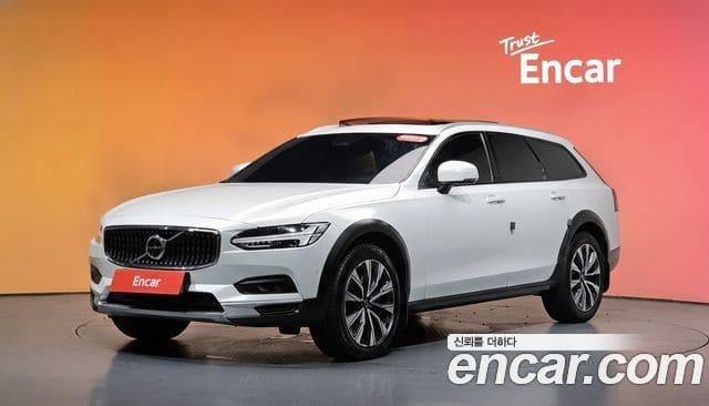 Volvo V90 Cross Country — фото 1
