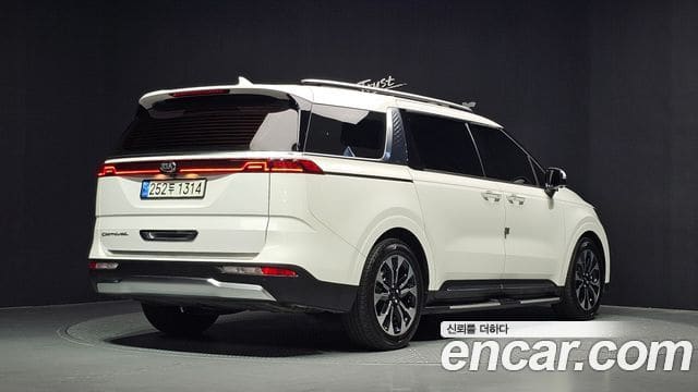 Kia Carnival — фото 1