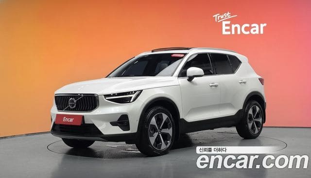Volvo XC40 — фото 1
