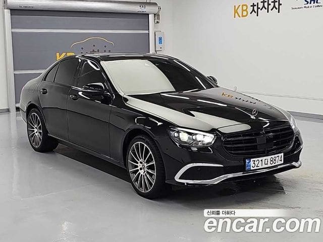 Mercedes-Benz E-Class — фото 1