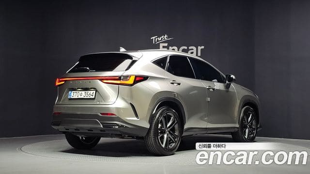 Lexus NX350h — фото 1