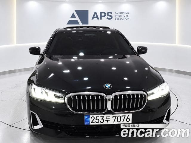 BMW 5 Series — фото 1